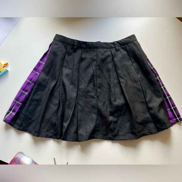 Hot Topic, Purple & Black Pleated Tartan Kilt-Syle Mini Skirt Size Small - Picture 1 of 6